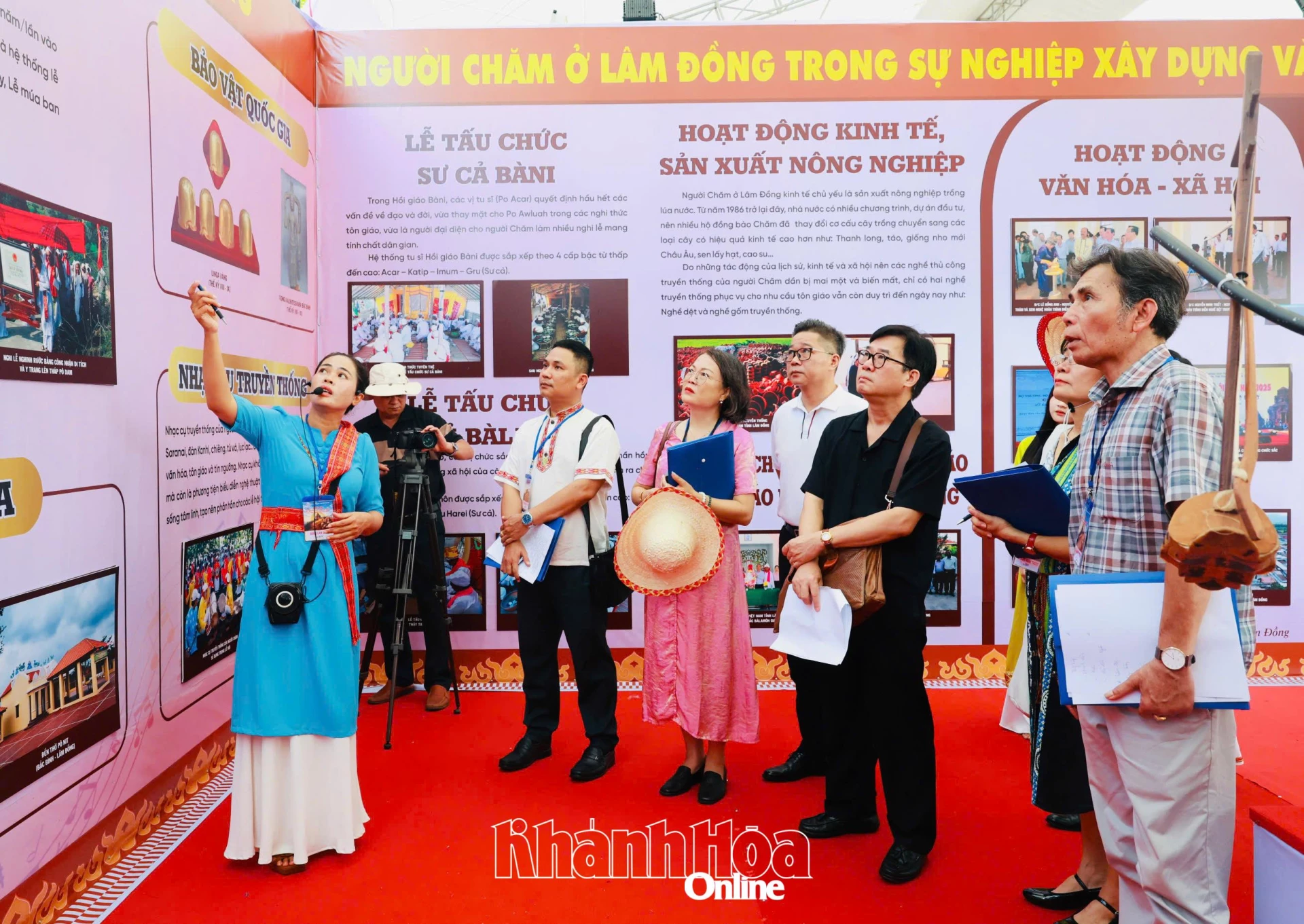 C&ocirc;ng ch&uacute;ng t&igrave;m hiểu kh&ocirc;ng gian văn h&oacute;a Chăm của tỉnh L&acirc;m Đồng.