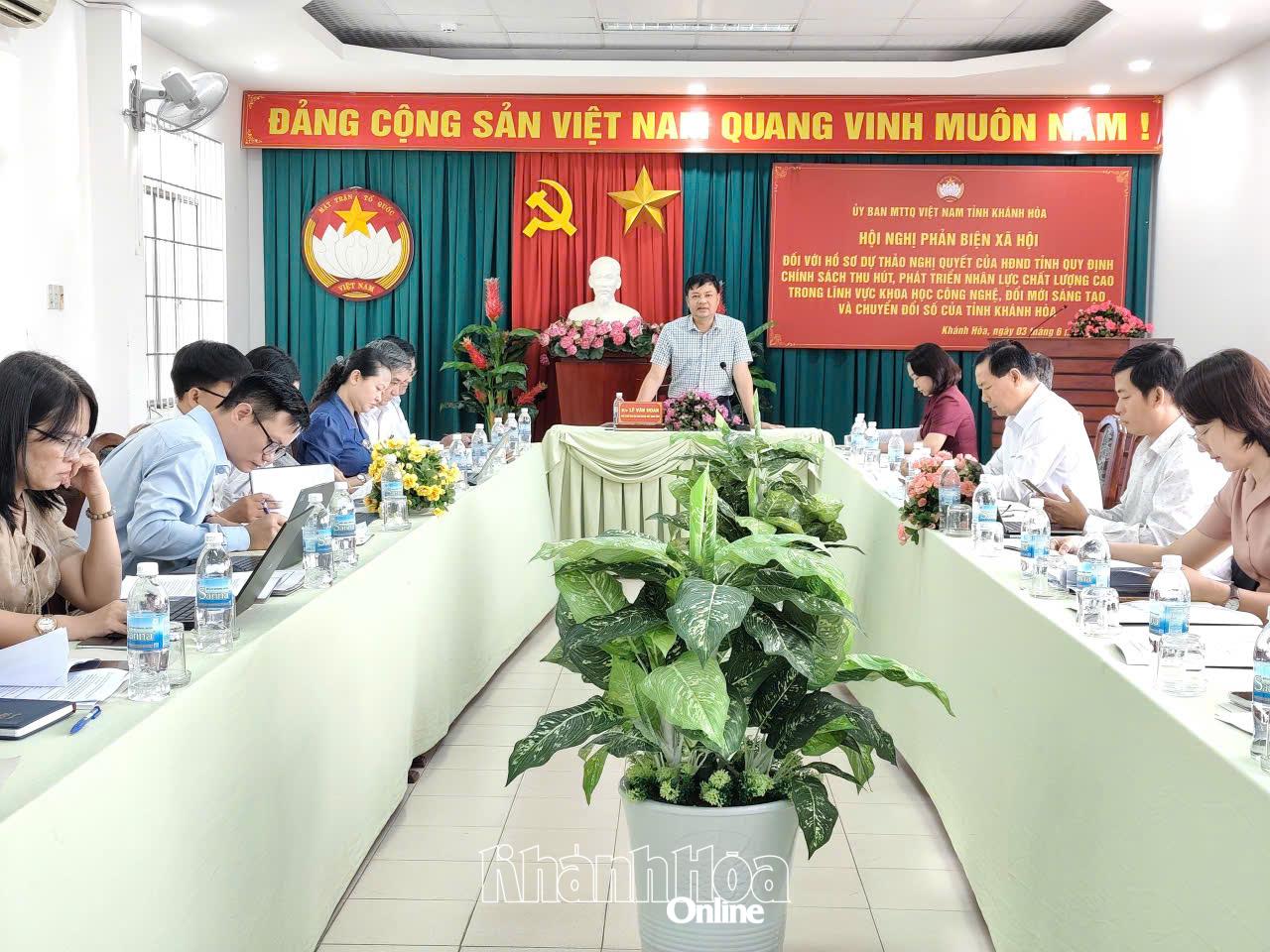 Lãnh đạo Ủy ban MTTQ Việt Nam tỉnh phát biểu tại hội nghị.