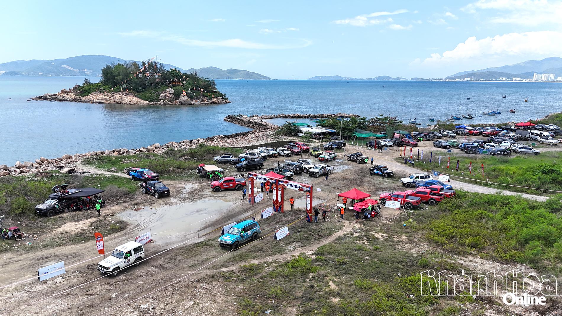 Quang cảnh điểm thi hạng cơ bản tại Hòn Đỏ.