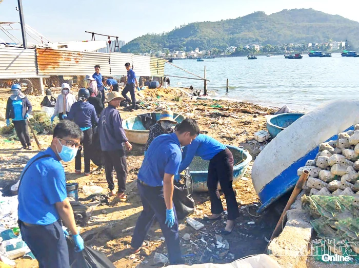 Mặt trận phường Nam Nha Trang ra quân hưởng ứng phong trào toàn dân chung tay bảo vệ môi trường