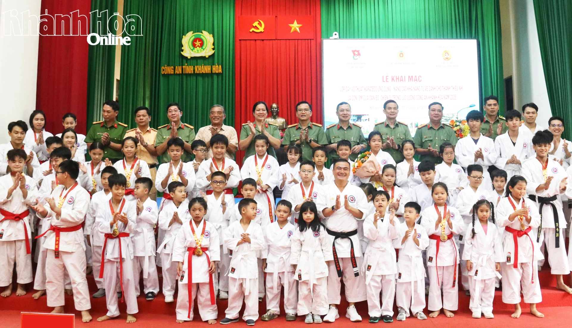 Công an tỉnh Khánh Hòa khai mạc lớp dạy võ thuật Karatedo ứng dụng năm 2026 cho thanh thiếu nhi