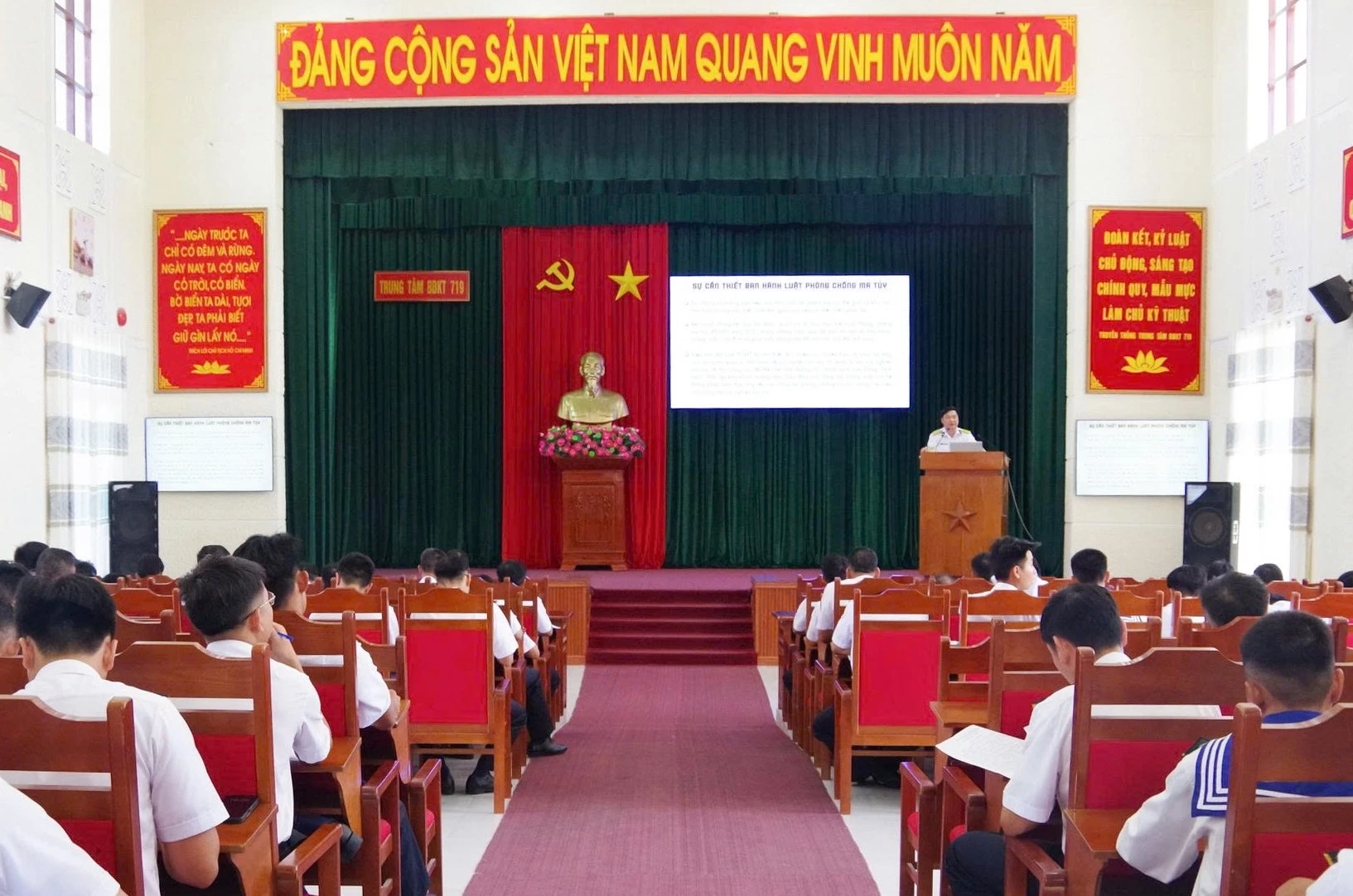 Quang cảnh hội nghị. 