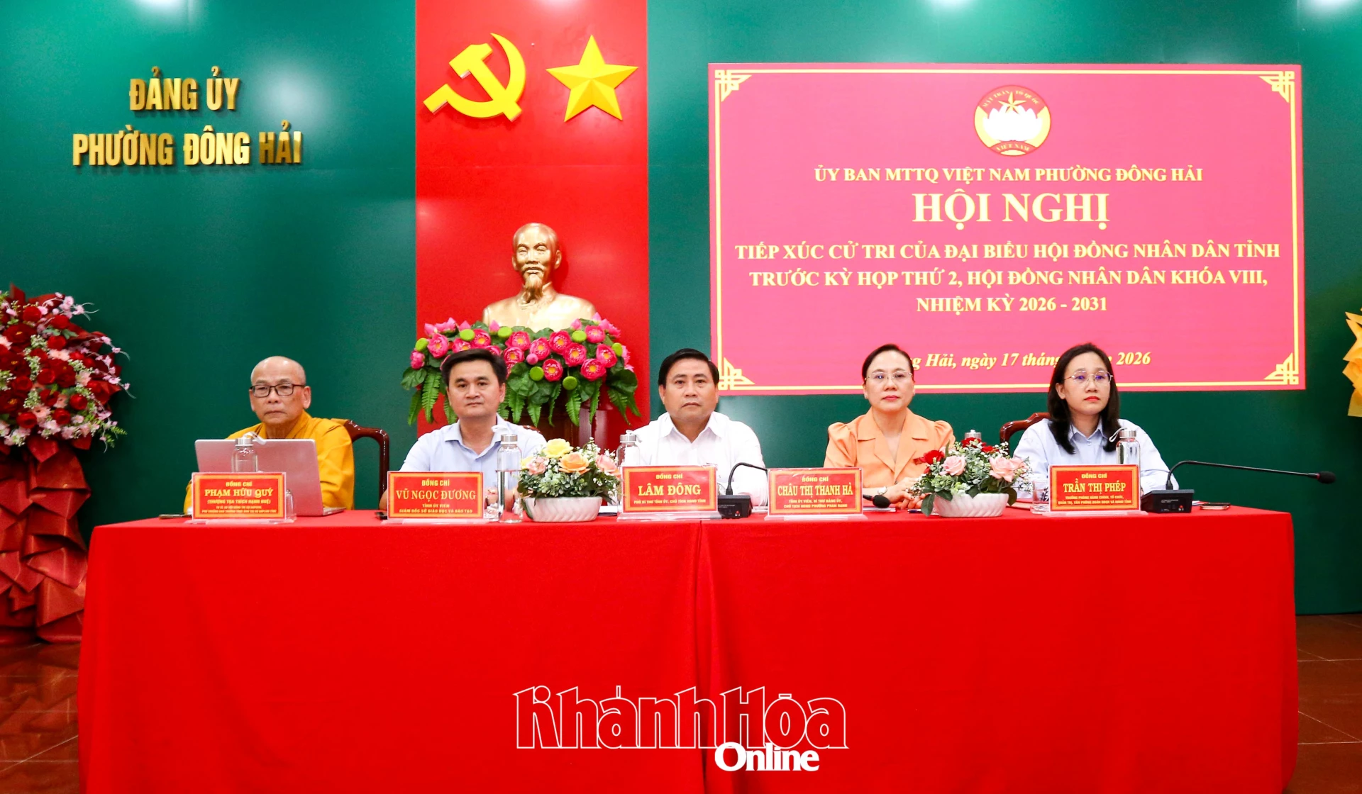 Đồng chí Lâm Đông và các đại biểu HĐND tỉnh tiếp xúc cử tri phường Đông Hải.