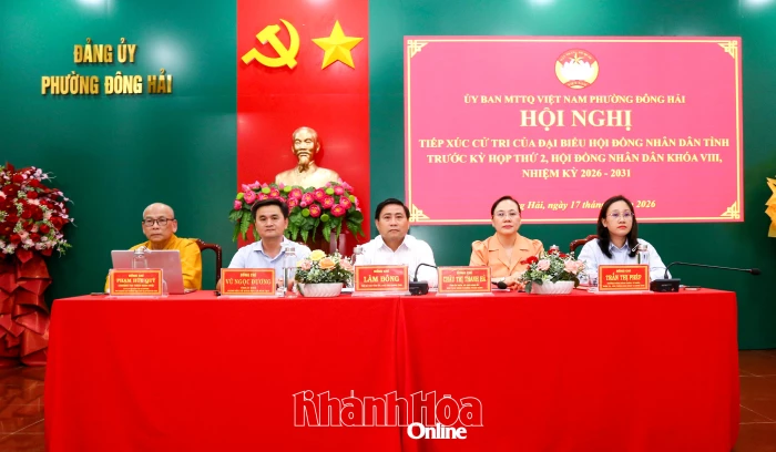 Chủ tịch HĐND tỉnh Lâm Đông và các đại biểu HĐND tỉnh tiếp xúc cử tri phường Đông Hải