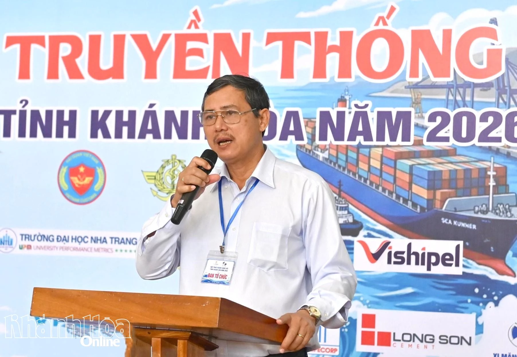 Ông Nguyễn Văn Thắng - Tổng Giám đốc Cảng Cam Ranh, Trưởng Ban tổ chức hội thao phát biểu khai mạc.