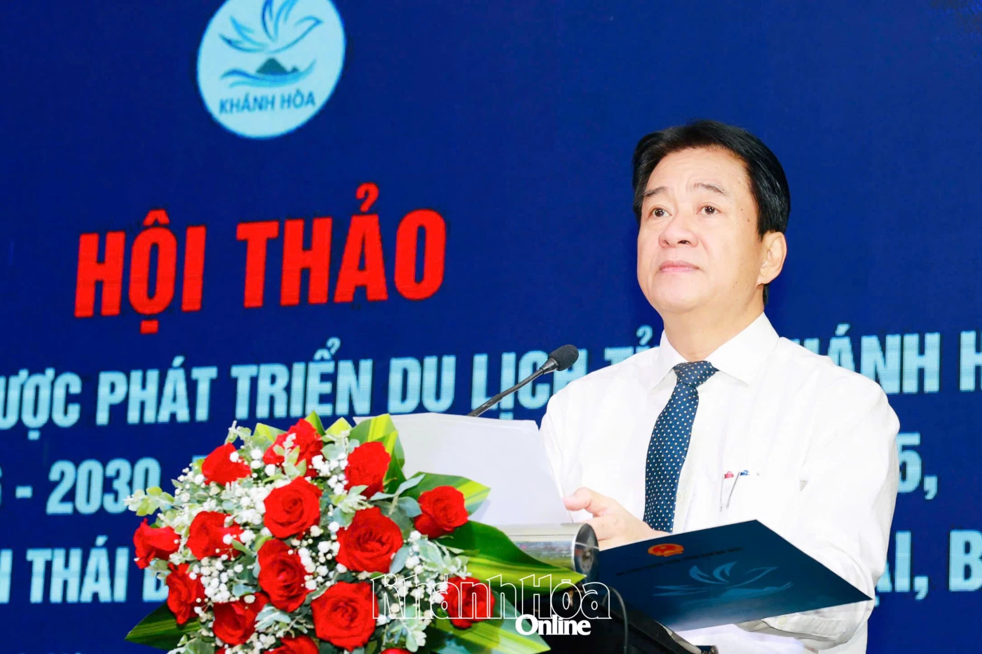 Phó Chủ tịch Thường trực UBND tỉnh Nguyễn Long Biên phát biểu khai mạc hội thảo.