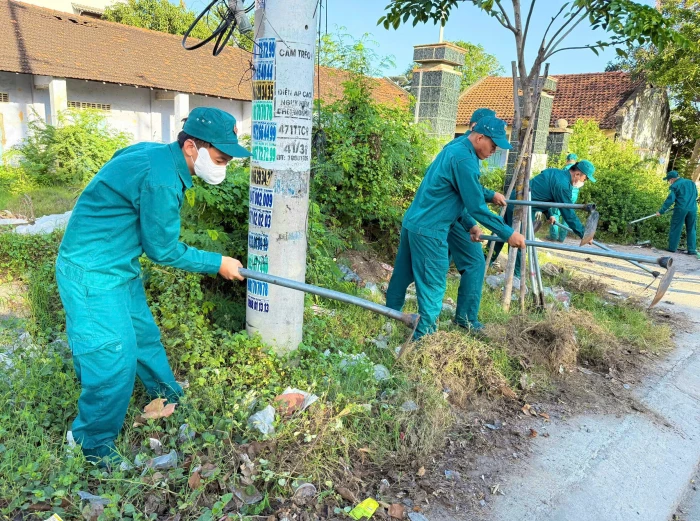 Phường Cam Linh ra quân dọn vệ sinh môi trường 