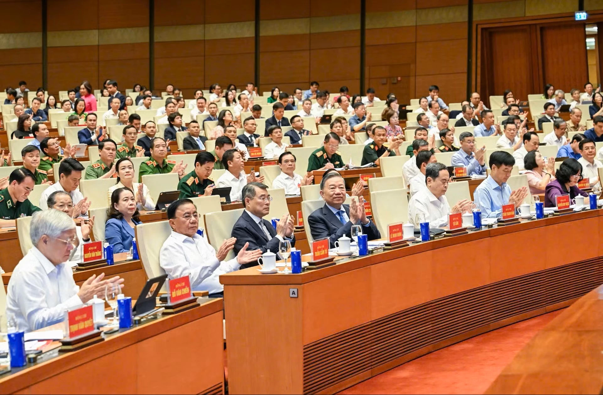 Tổng Bí thư, Chủ tịch nước Tô Lâm cùng các đồng chí lãnh đạo Đảng, Nhà nước và các đại biểu dự hội nghị.