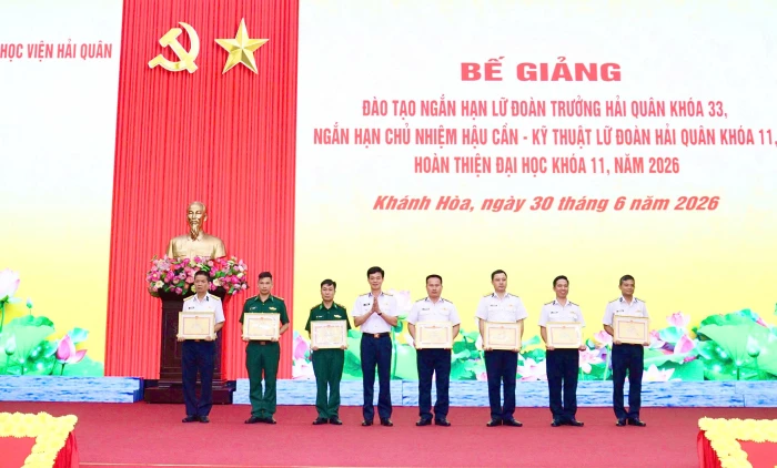 Học viện Hải quân bế giảng các lớp đào tạo ngắn hạn