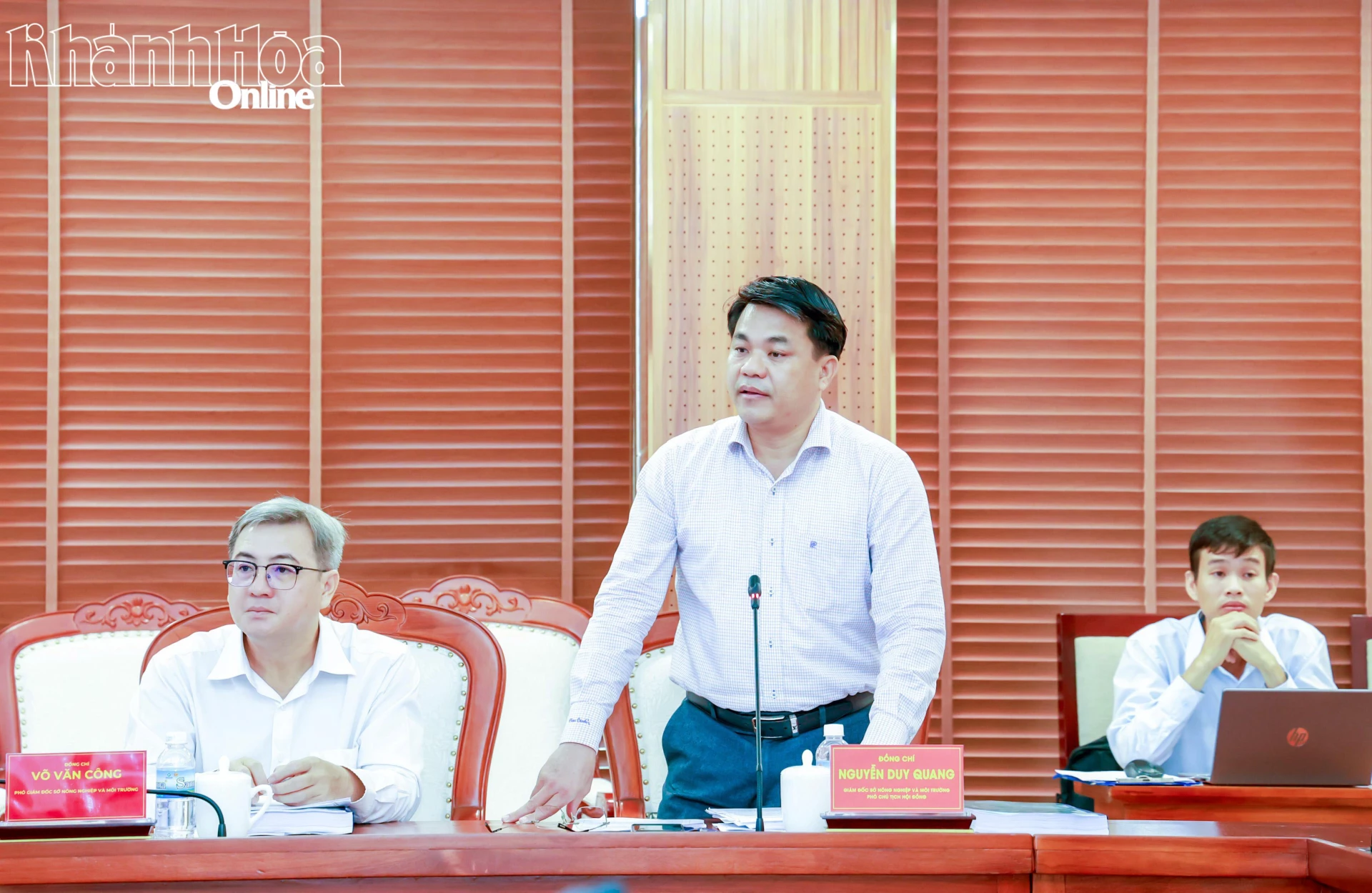 Lãnh đạo Sở Nông nghiệp và Môi trường, Phó Chủ tịch Hội đồng phát biểu tại cuộc họp.