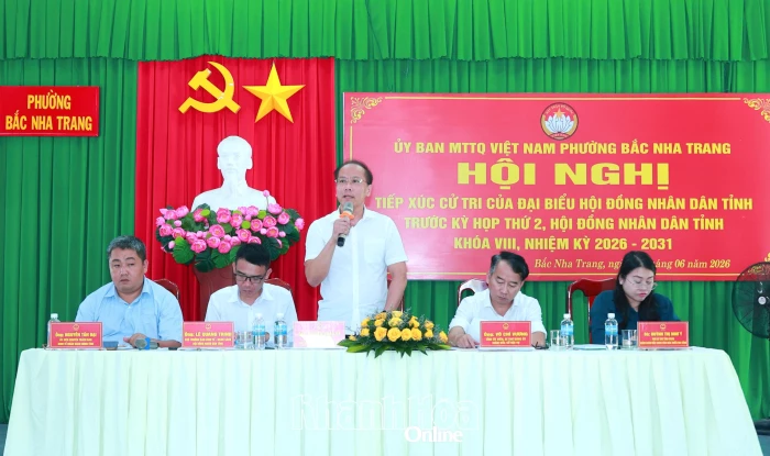 Phó Bí thư Tỉnh ủy, Chủ tịch Ủy ban MTTQ Việt Nam tỉnh Nguyễn Khắc Hà tiếp xúc cử tri phường Bắc Nha Trang