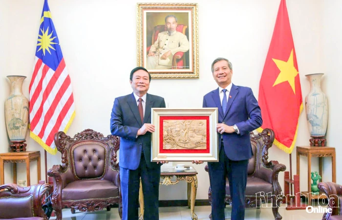 Đoàn công tác tỉnh Khánh Hòa thăm và làm việc với Đại sứ quán Việt Nam tại Malaysia