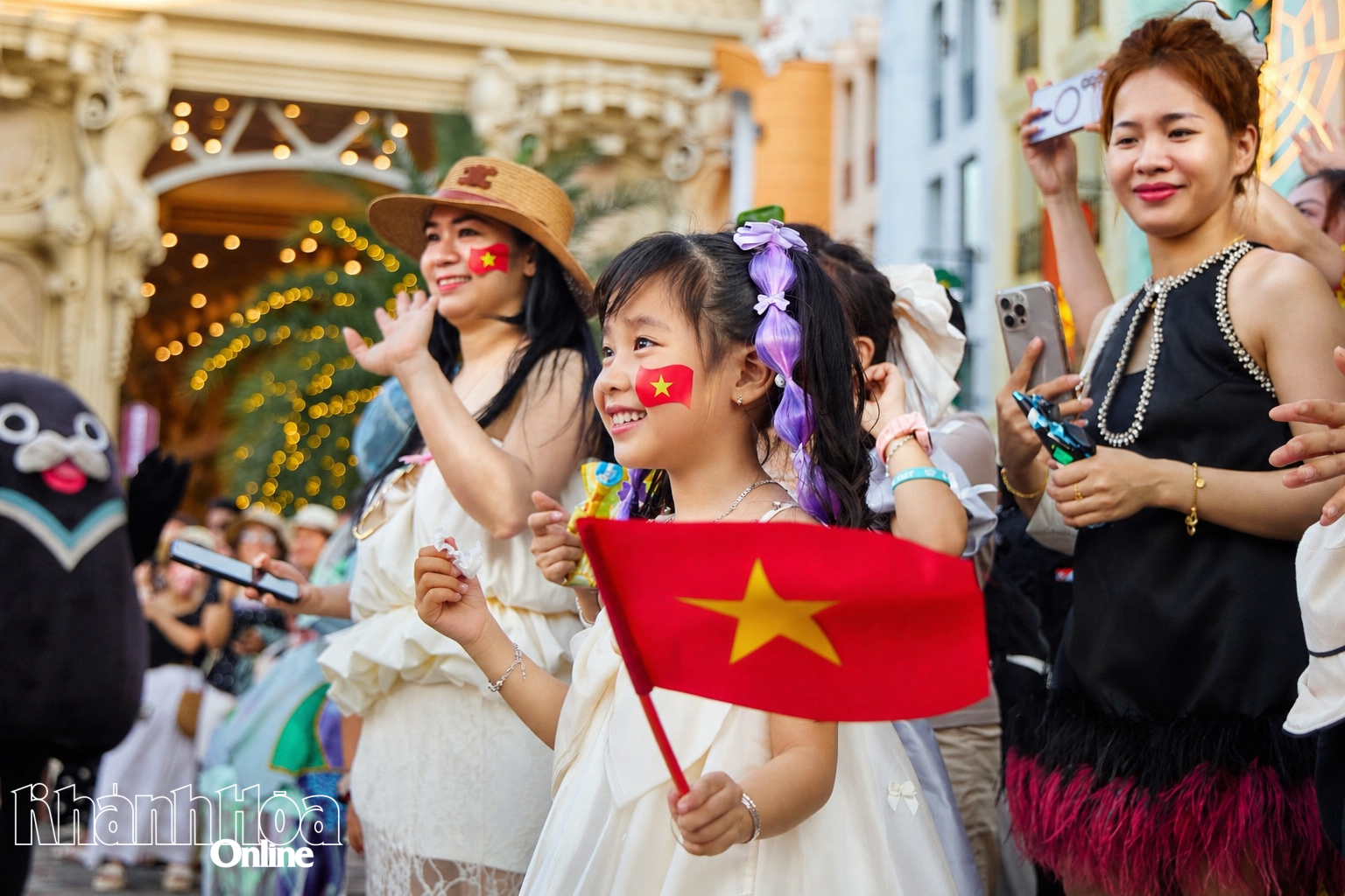 Mùa du lịch hè sôi động 관련 이미지