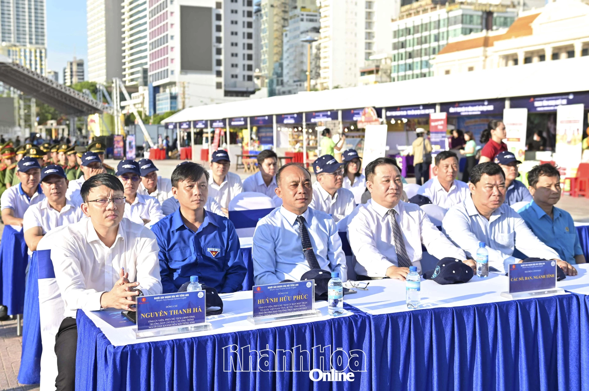 Các đại biểu dự khai mạc ngày hội.