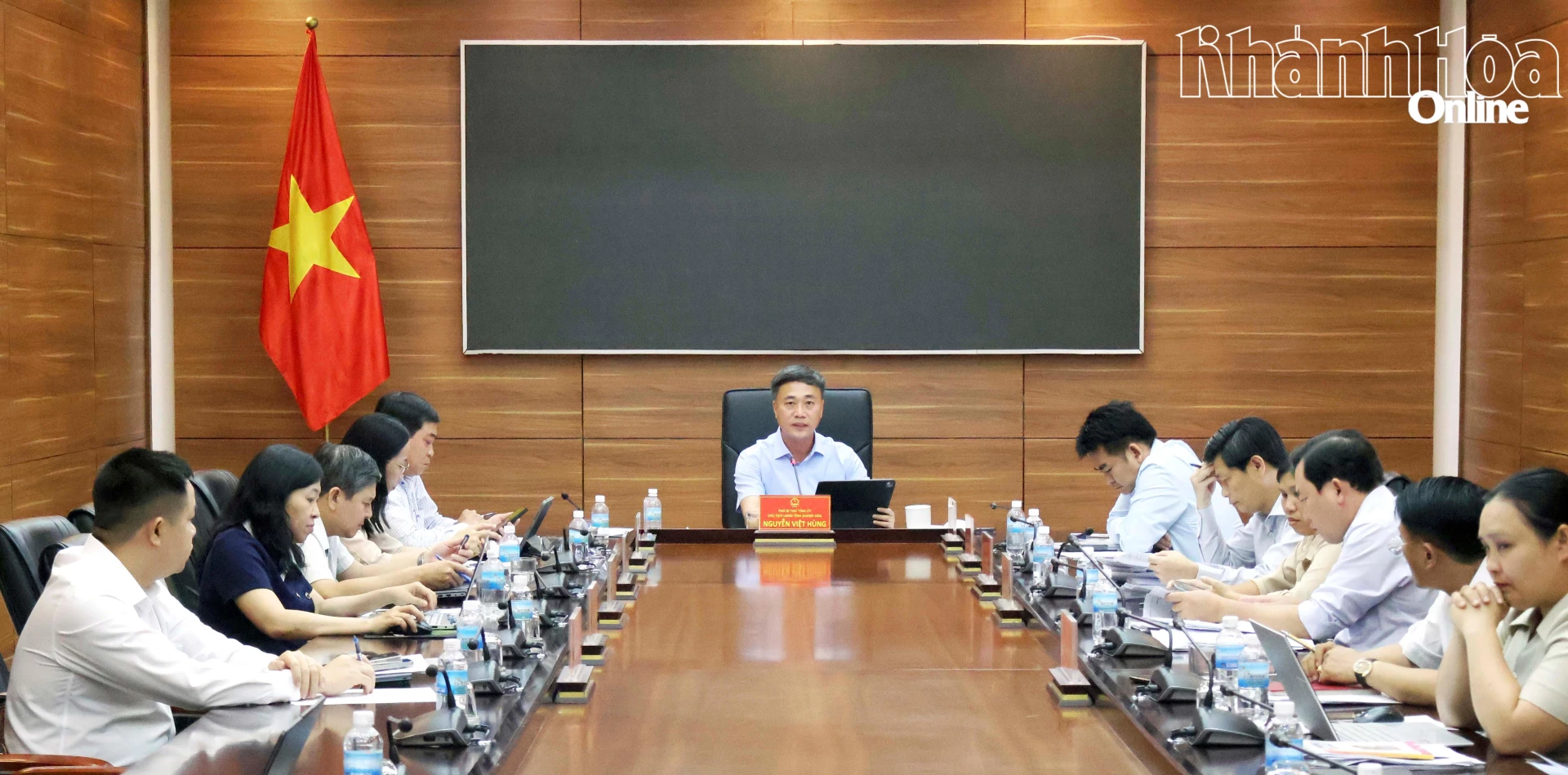 Chủ tịch UBND tỉnh Nguyễn Việt Hùng chủ trì buổi tiếp công dân.