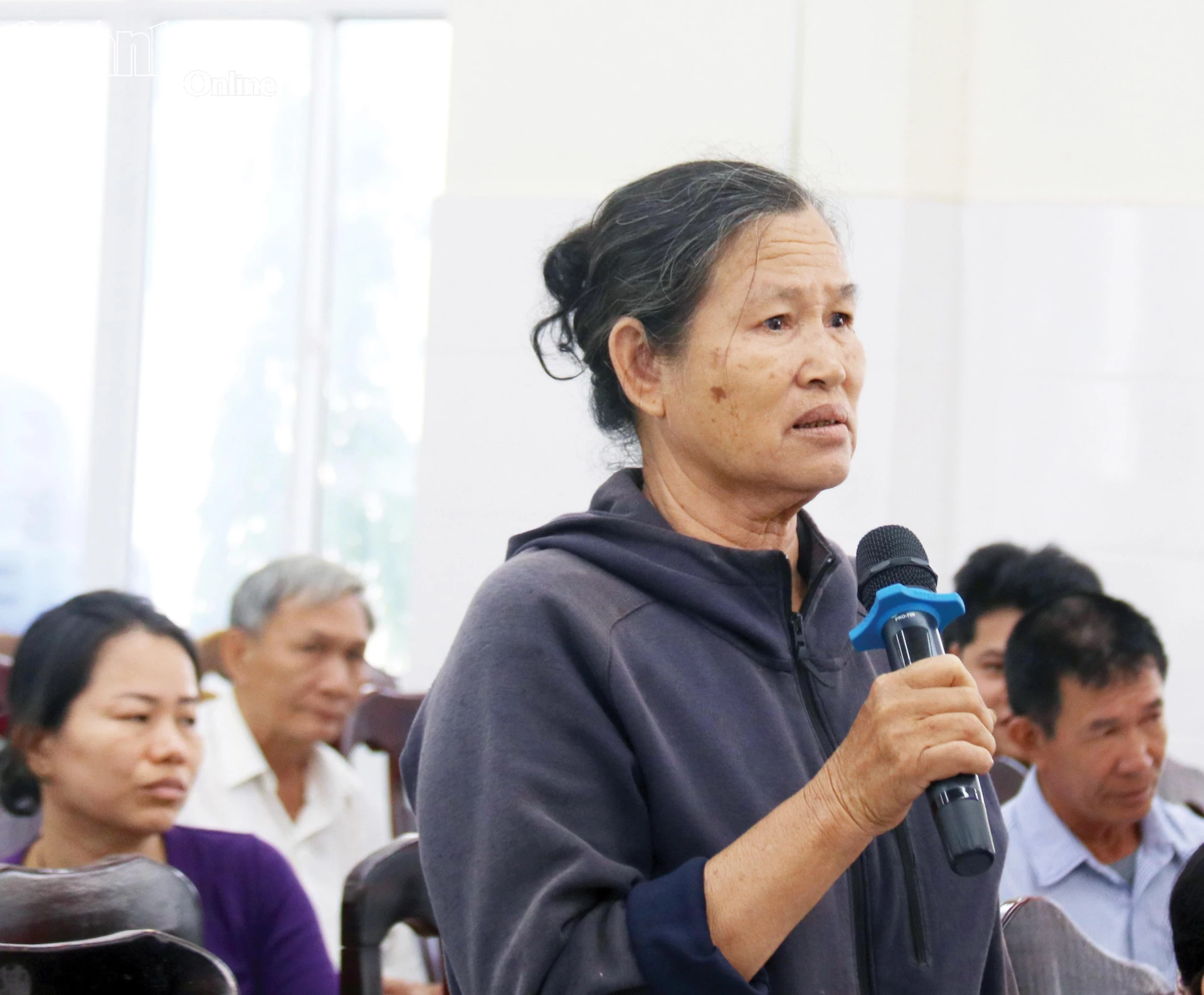 Cử tri phường Nam Nha Trang nêu kiến nghị.
