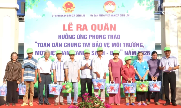 Phó Bí thư Thường trực Tỉnh ủy Hồ Xuân Trường dự lễ ra quân hưởng ứng phong trào toàn dân chung tay bảo vệ môi trường tại xã Diên Lạc