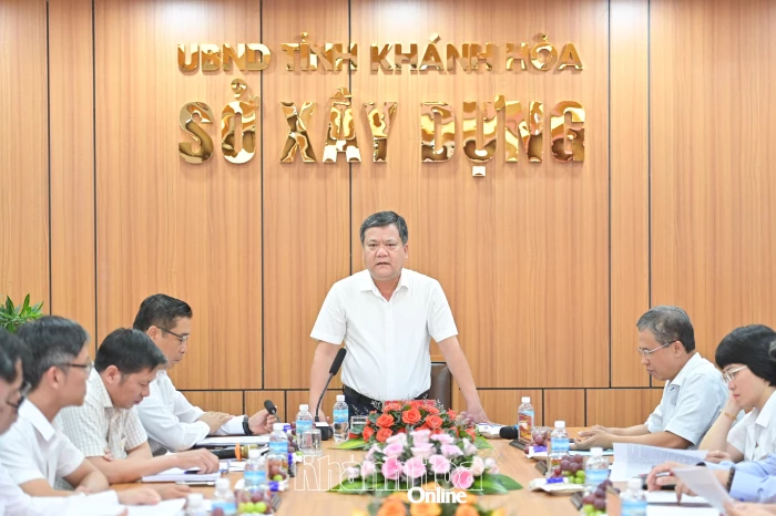 Bí thư Tỉnh ủy Trần Phong làm việc với Sở Xây dựng
