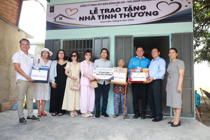 Khu nghỉ dưỡng The Anam Cam Ranh trao 2 nhà tình thương tại xã Cam Lâm