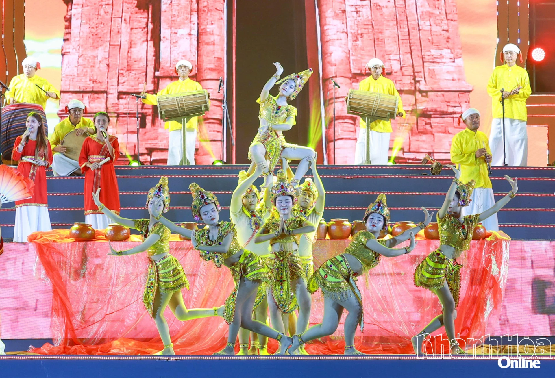 Những thiếu nữ Chăm trong vũ điệu apsara