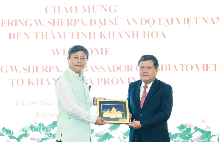 Bí thư Tỉnh ủy Khánh Hòa Trần Phong tiếp Đại sứ Ấn Độ tại Việt Nam