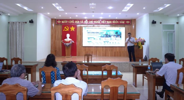 Xã Vạn Ninh làm việc với Viễn thông Khánh Hòa về công tác chuyển đổi số