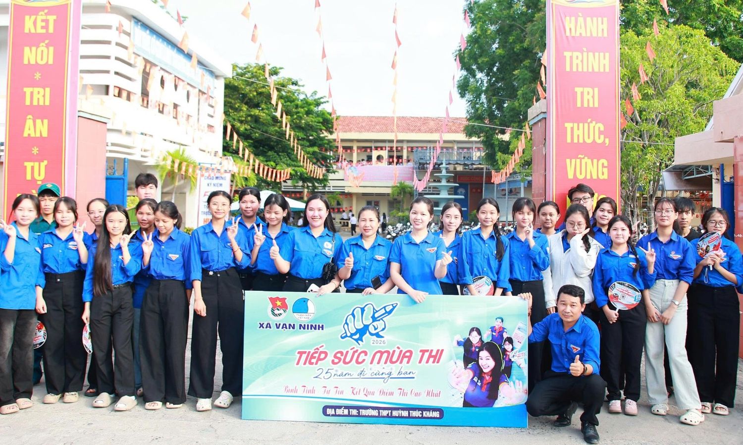 Các tình nguyện viên tham gia “Tiếp sức mùa thi”.