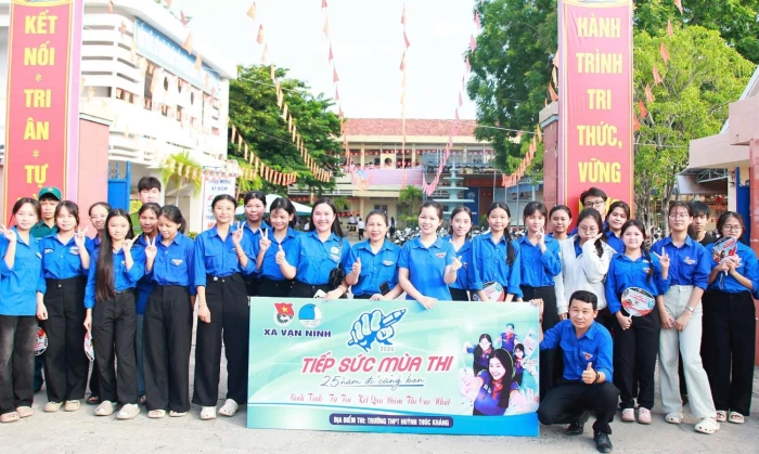 Đoàn xã Vạn Ninh tổ chức đội thanh niên tình nguyện “Tiếp sức mùa thi” 