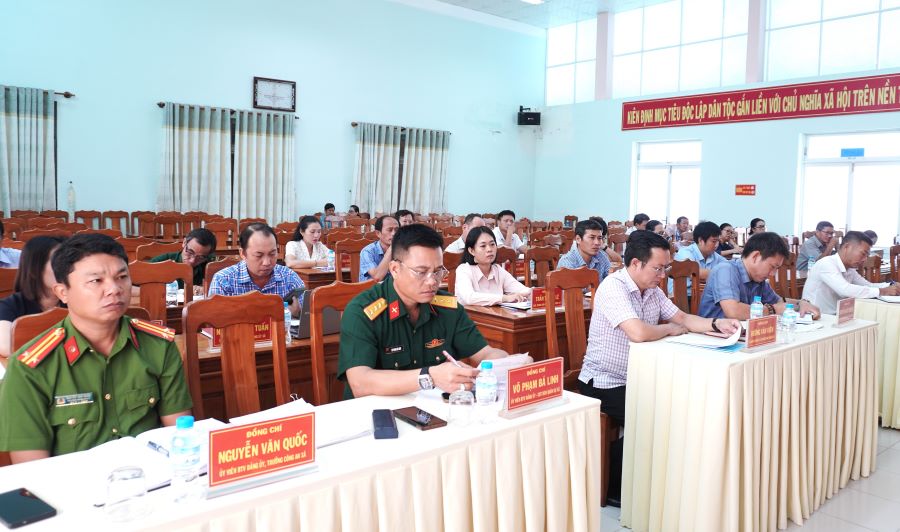 Các đại biểu tham dự hội nghị.