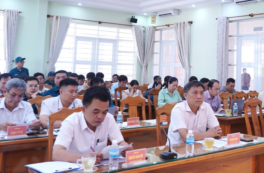 Các đại biểu tham dự hội nghị.