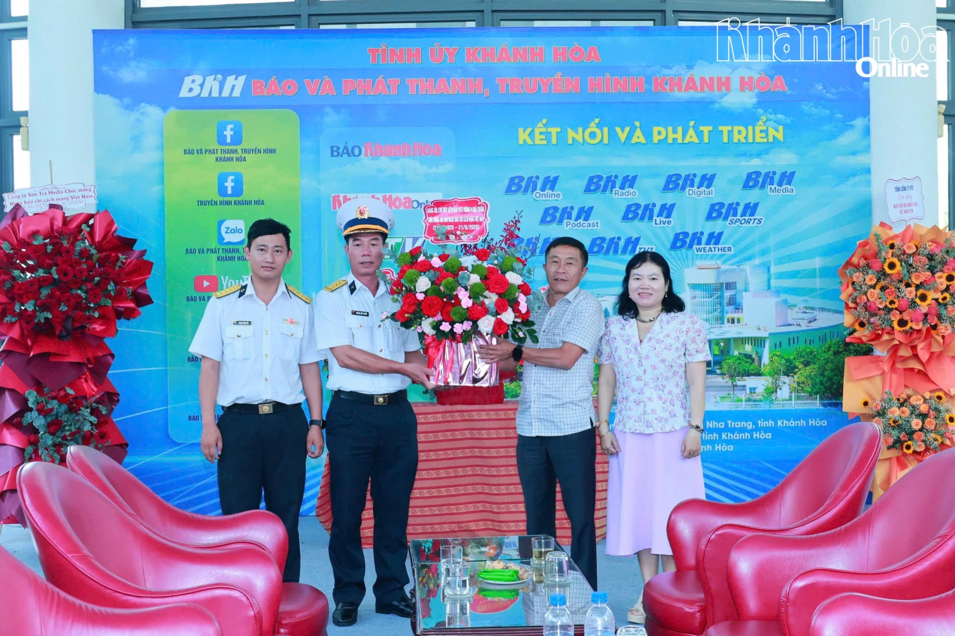 Lữ đoàn 957, Vùng 4 Hải quân chúc mừng Báo và Phát thanh, Truyền hình Khánh Hòa.