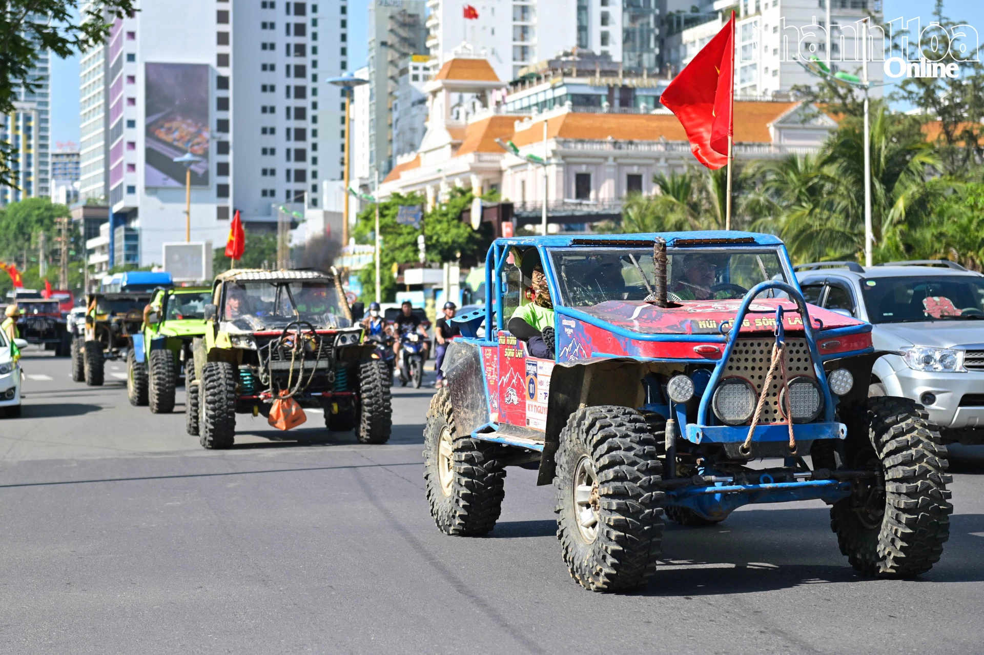 Off-road vehicles parade through streets in Nha Trang 