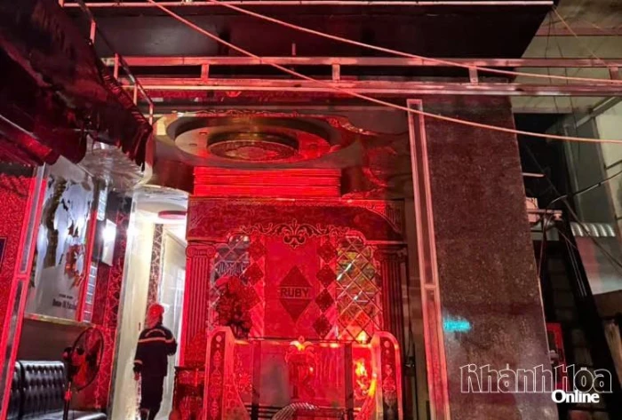 Kịp thời dập tắt đám cháy tại quán karaoke ở phường Cam Ranh