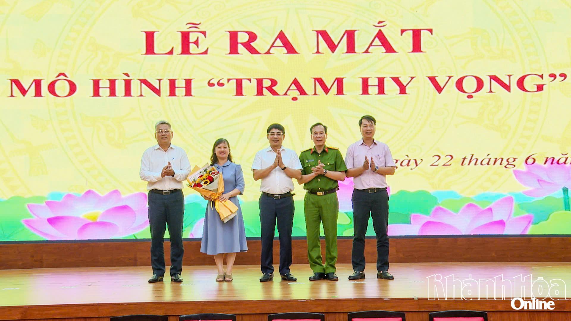 Ban Chỉ đạo mô hình Trạm hy vọng ra mắt tại hội nghị.