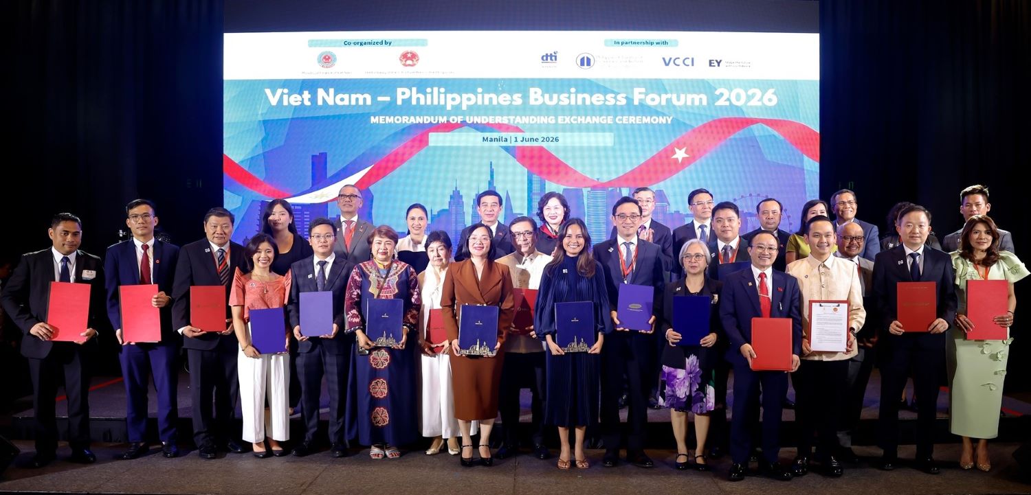 Đại tướng Phan Văn Giang - Uỷ viên Bộ Chính trị, Phó Thủ tướng, Bộ trưởng Bộ Quốc phòng và Bà Maria Cristina Aldeguer-Roque – Bộ trưởng Bộ Thương mại và Công nghiệp Philippines đã chứng kiến các ký kết hợp tác thoả thuận giữa Vinpearl và các đối tác lữ hành – du lịch số hàng đầu Philippines.