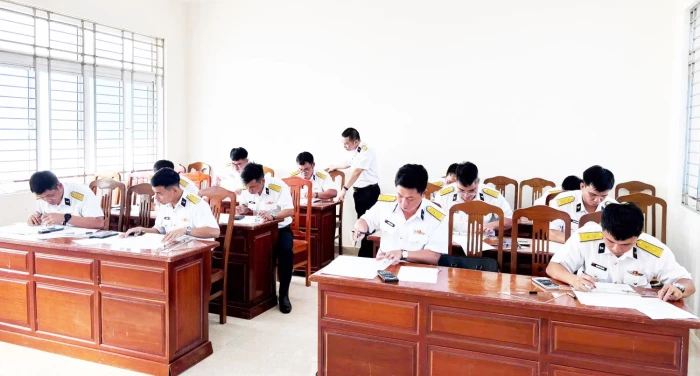 Bộ Tư lệnh Vùng 4 Hải quân kiểm tra cán bộ tàu 6 tháng đầu năm 2026