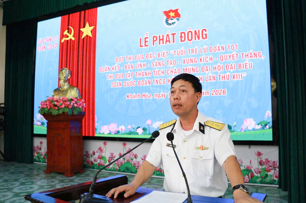 Đại tá Phạm Duy Hướng - Bí thư Đảng ủy, Chính ủy Lữ đoàn 101 phát biểu chỉ đạo.