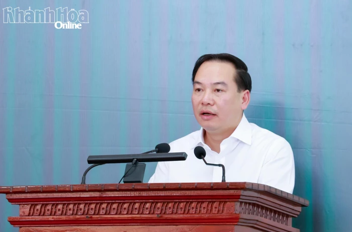 Phó Bí thư Thường trực Tỉnh ủy Hồ Xuân Trường tiếp xúc cử tri đặc khu Trường Sa