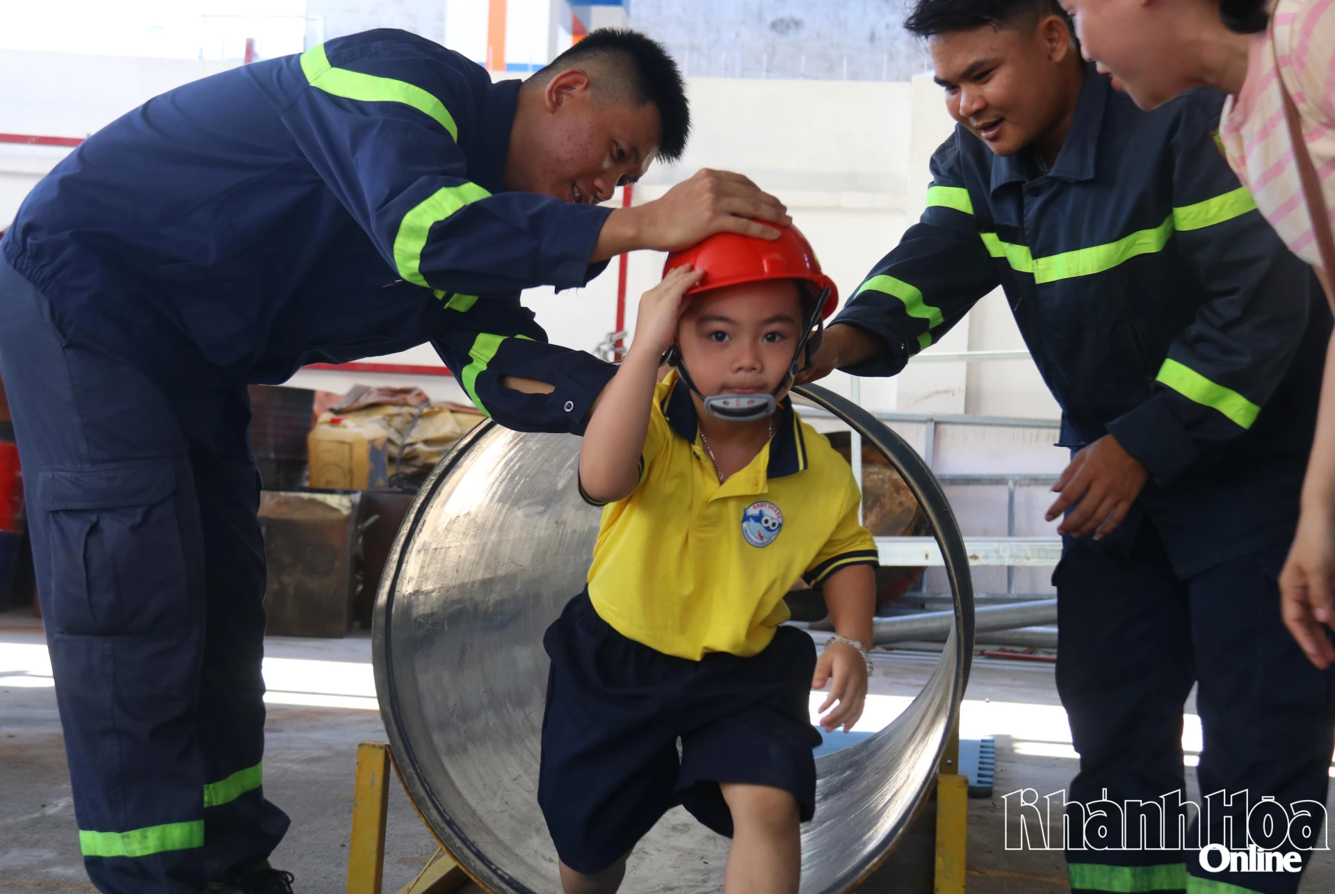 Một chiến sĩ nhí sau khi vượt qua khu vực nguy hiểm.
