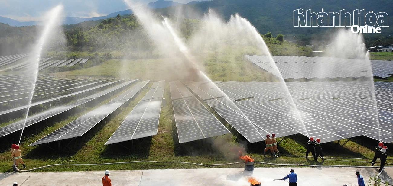 Thực tập phương án chữa cháy và cứu nạn, cứu hộ tại Nhà máy Điện mặt trời Điện lực miền Trung