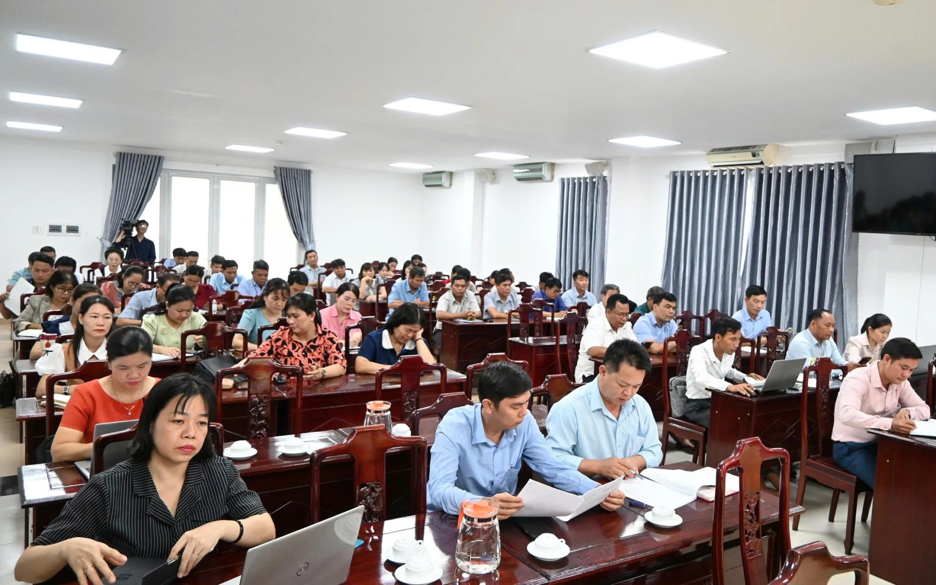 Các đại biểu tham dự hội nghị. 