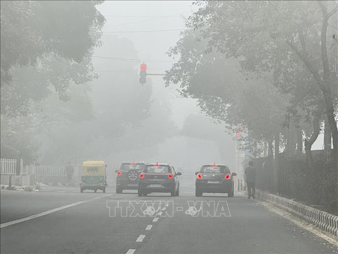 Hình ảnh ô nhiễm vào buổi sáng ở thủ đô New Delhi, Ấn Độ.