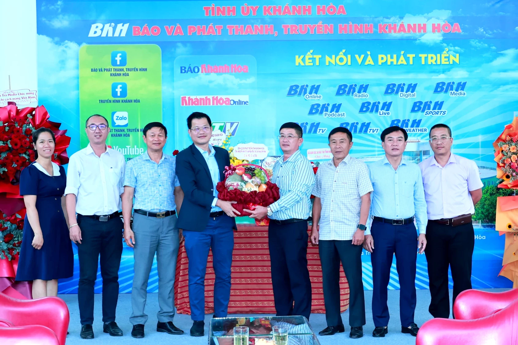 Các cơ quan, đơn vị thăm, chúc mừng Báo và Phát thanh, Truyền hình Khánh Hòa