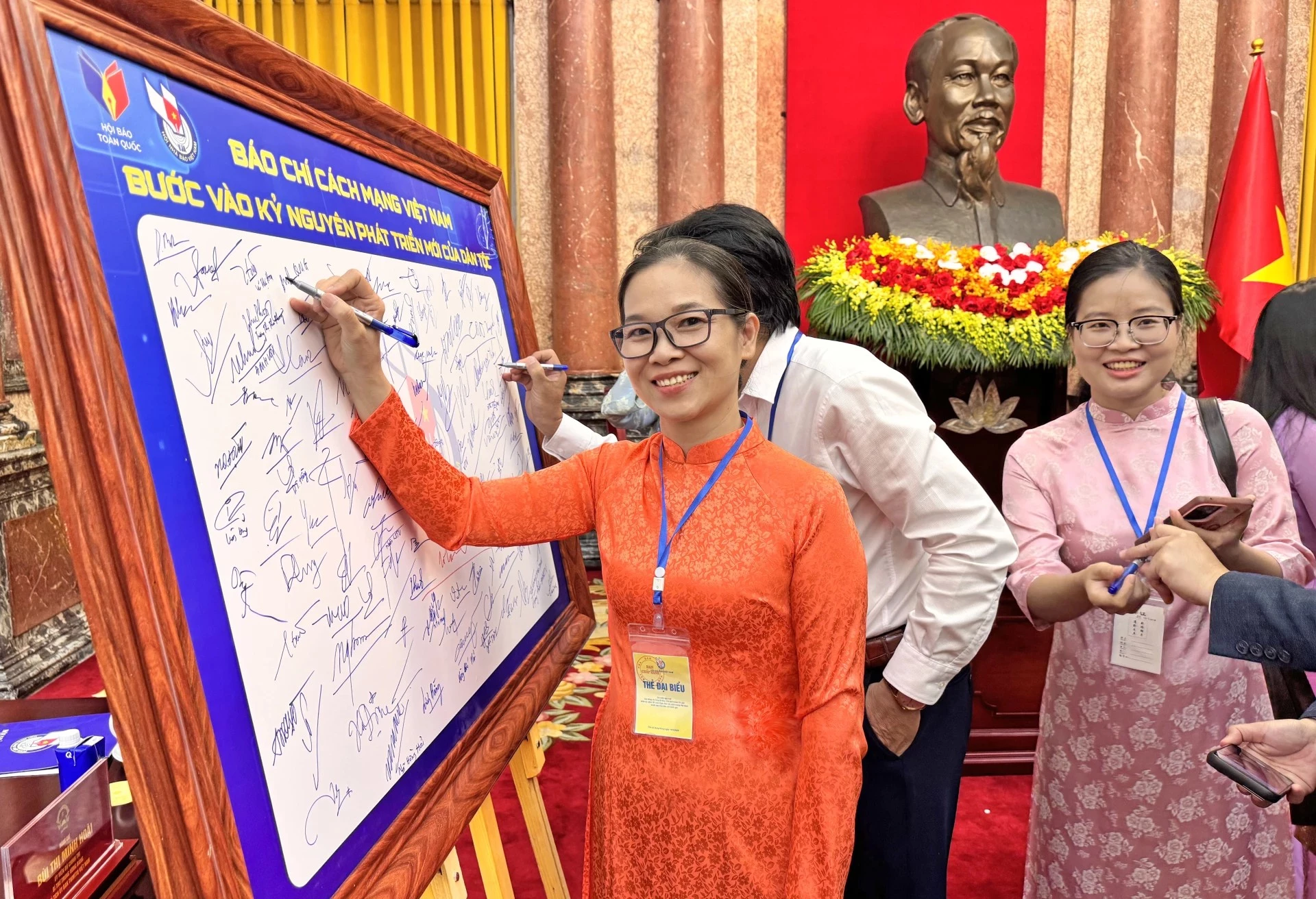 Nhà báo Vũ Thị Hoa