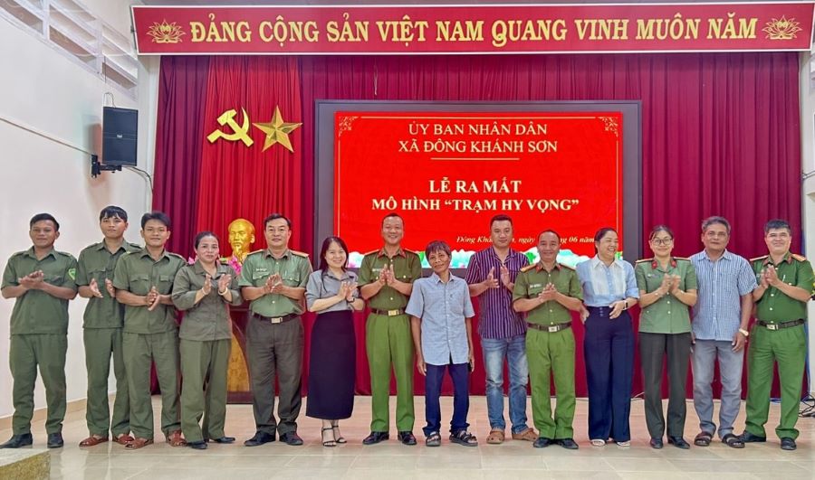 Xã Đông Khánh Sơn ra mắt mô hình "Trạm hy vọng"