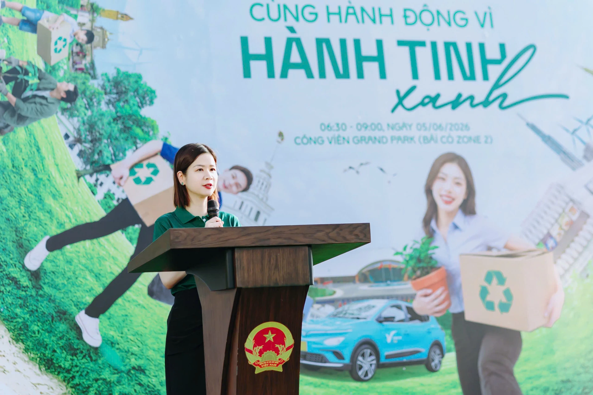 Phát biểu tại sự kiện, TS Lê Thái Hà - Giám đốc Điều hành Quỹ Vì tương lai xanh, nhấn mạnh: “Đây không chỉ là hoạt động ra quân dọn vệ sinh môi trường, mà còn là lời cam kết cùng hành động của địa phương, doanh nghiệp và cộng đồng trong việc xây dựng môi trường sống xanh, sạch, đẹp và bền vững hơn. Một buổi ra quân chỉ có thể làm sạch một khu vực, nhưng điều quan trọng hơn là sau buổi ra quân hôm nay, chúng ta cùng duy trì được ý thức giữ gìn môi trường sống xung quanh mình”.