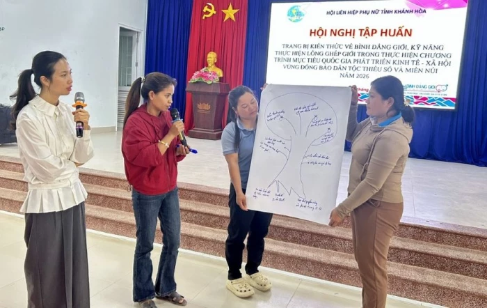 Nâng cao kiến thức bình đẳng giới cho cán bộ cơ sở xã Đông Khánh Sơn