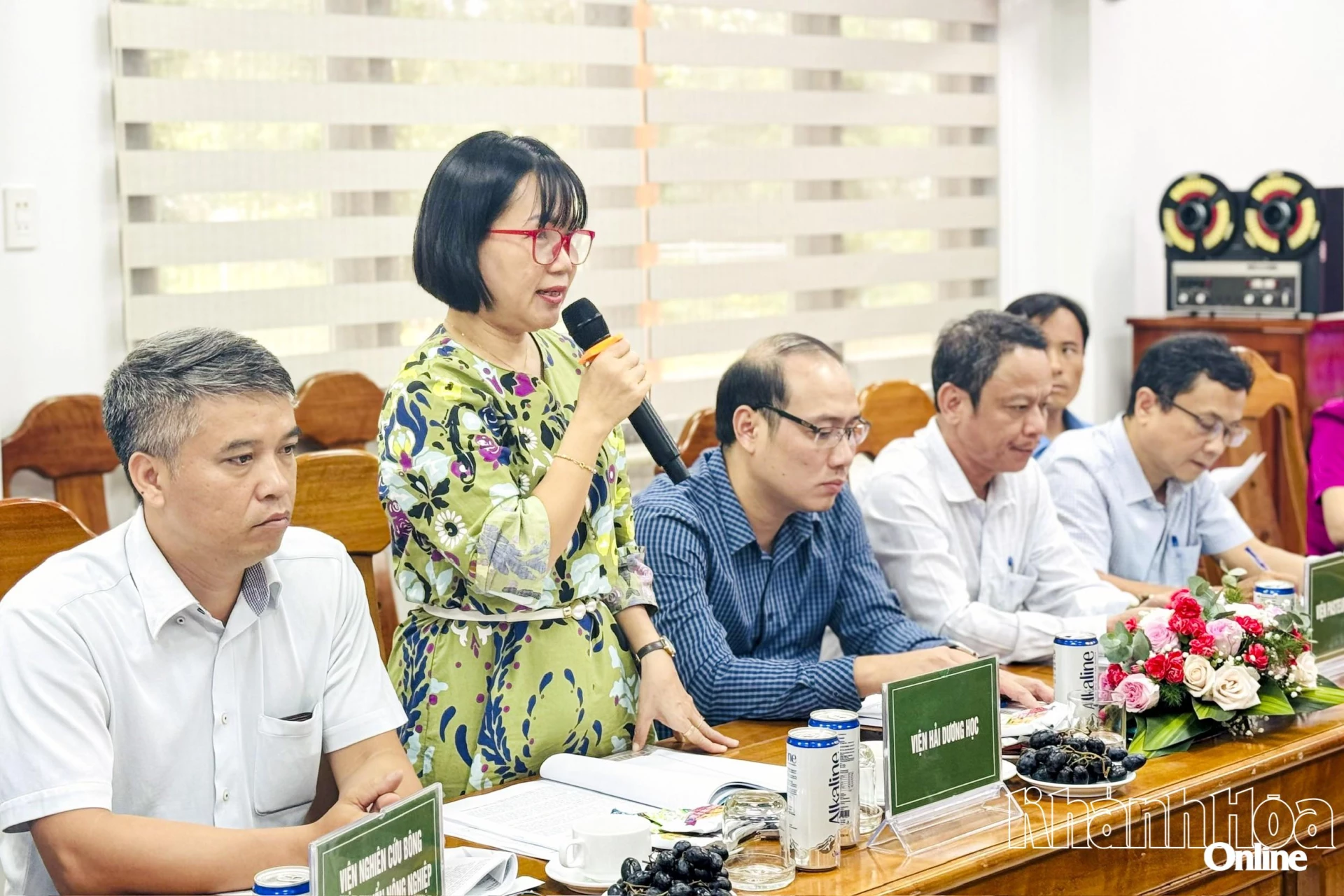 Lãnh đạo Viện Hải dương học góp ý kiến cho các hoạt động thi đua 6 tháng cuối năm.