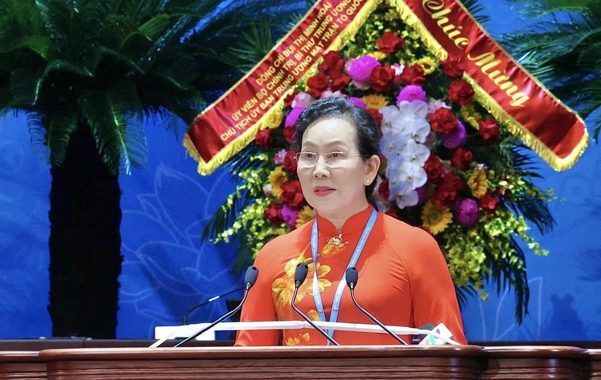 Bà Lê Thị Thủy, Ủy viên TƯ Đảng, Phó Chủ tịch Ủy ban Trung ương MTTQ Việt Nam, Chủ tịch Hội LHPN Việt Nam, phát biểu khai mạc phiên trọng thể Đại hội đại biểu Phụ nữ toàn quốc lần thứ XIV. Ảnh: Báo Phụ nữ Việt Nam.
