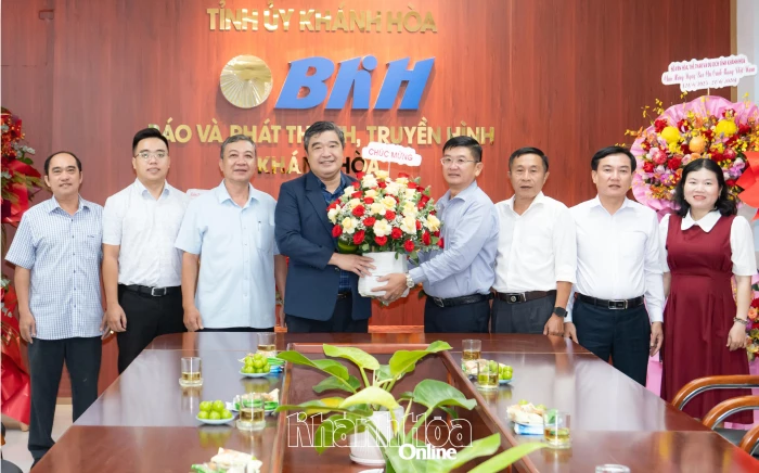 Các cơ quan, đơn vị thăm, chúc mừng Báo và Phát thanh, Truyền hình Khánh Hòa nhân dịp kỷ niệm 101 năm Ngày Báo chí cách mạng Việt Nam